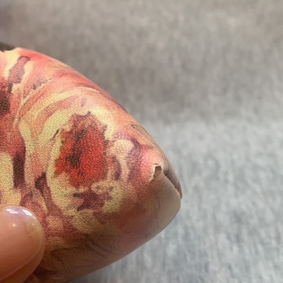 Woman’s BCBGeneration hidden platform heels - Picture 5 of 10